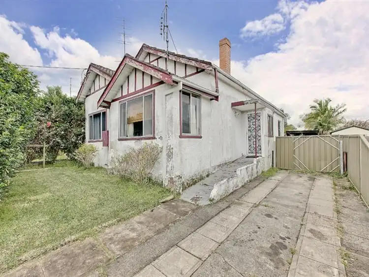 12 Albert St, Belmont NSW