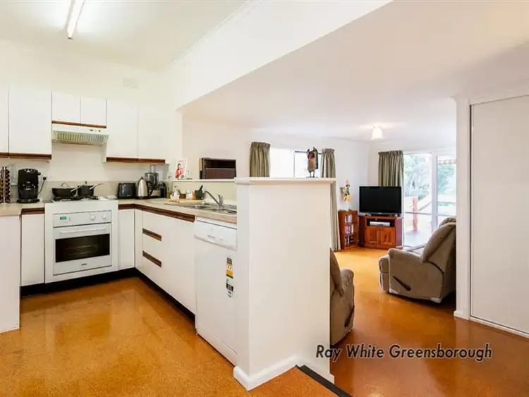 Fifth view of Homely house listing, 3 Kallay Ct, Viewbank VIC
