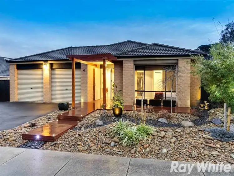 4 Nickson Cl, Bayswater North VIC