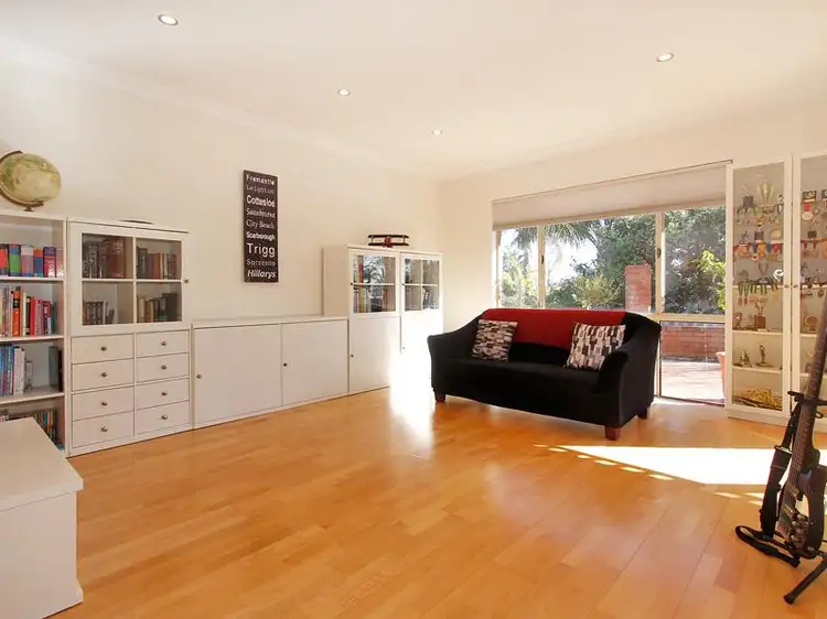 Fourth view of Homely house listing, 6 Huron Ct, Leeming WA