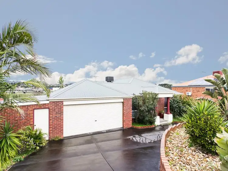 10 CHERRY TREE Lane, Narre Warren VIC