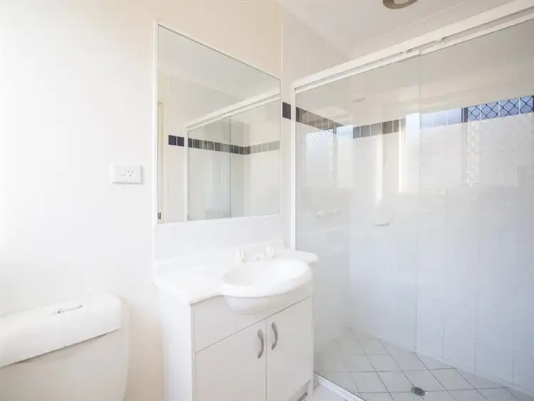 Sixth view of Homely house listing, 10 Leicester Ct, Kippa-ring QLD