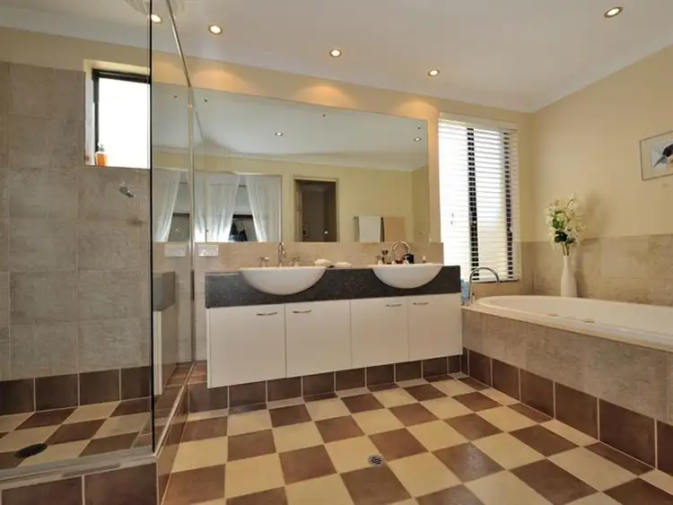 Sixth view of Homely house listing, 2 Jupiter Bend, Rockingham WA