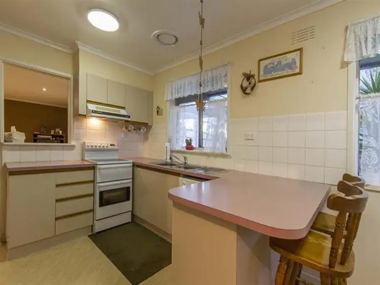 Fifth view of Homely house listing, 10 Airlie Gr, Seaford VIC