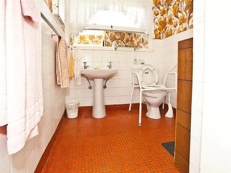 Sixth view of Homely house listing, 10 Lewis St, Mount Waverley VIC