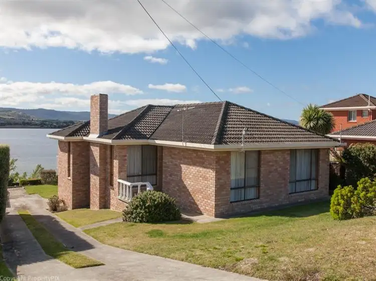 27 Esplanade, Midway Point TAS