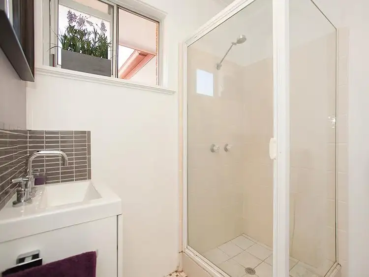 Sixth view of Homely unit listing, 1/17 Ivymount St, Nathan QLD