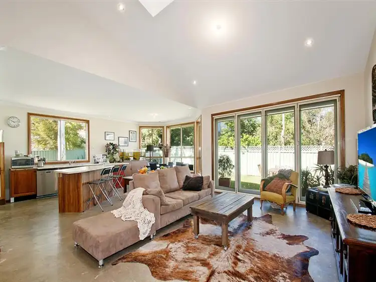 Second view of Homely house listing, 9 Kincumber Pl, Engadine NSW