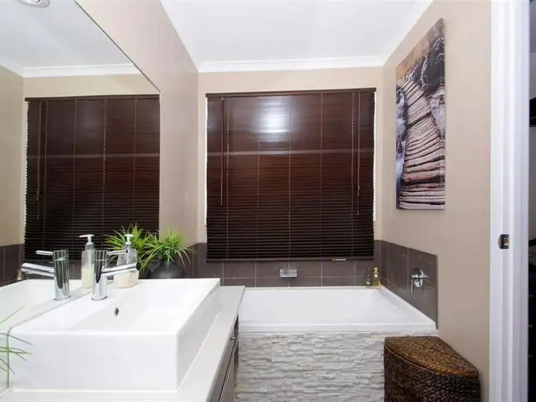 Fifth view of Homely house listing, 10 Carrum Bella Dr, Carrum Downs VIC