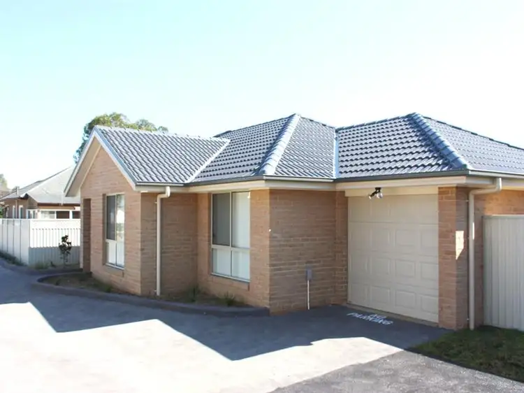 24B Binalong St, Young NSW