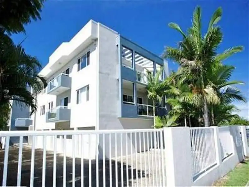 Main view of Homely unit listing, 2/186 Prince Edward Pde, Scarborough QLD