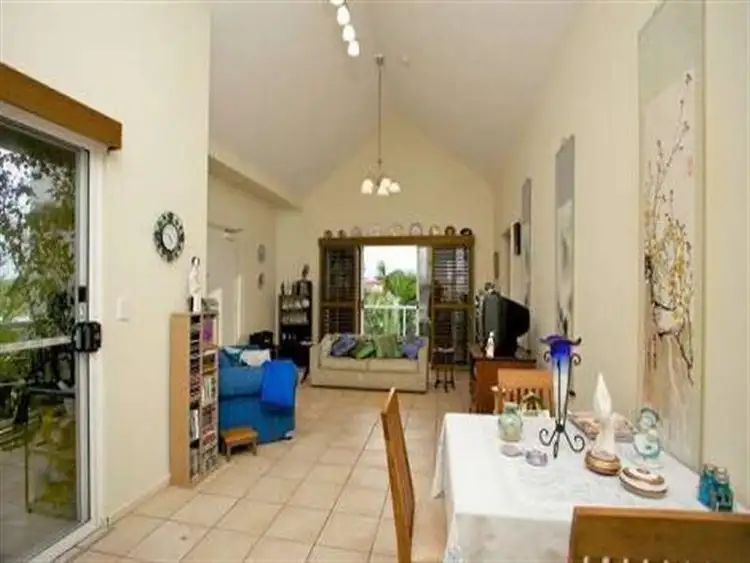 Fifth view of Homely unit listing, 2/186 Prince Edward Pde, Scarborough QLD