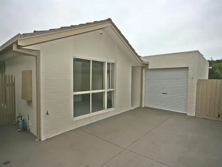 2/297 Main Road E, St Albans VIC