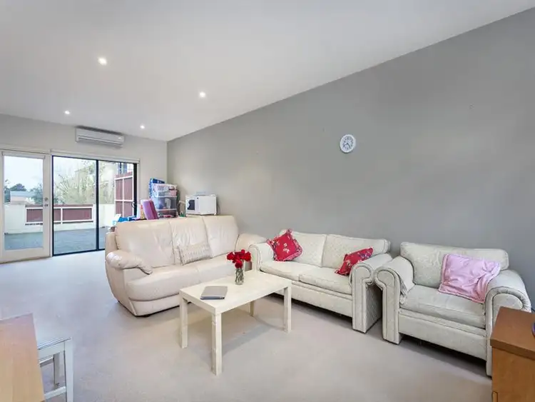 9 Shady Mews, Clayton VIC