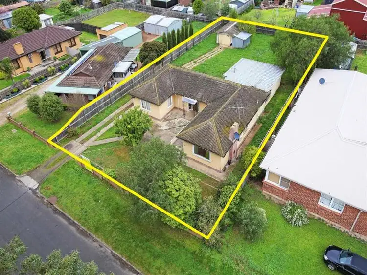 16 Station Lake Rd, Lara VIC