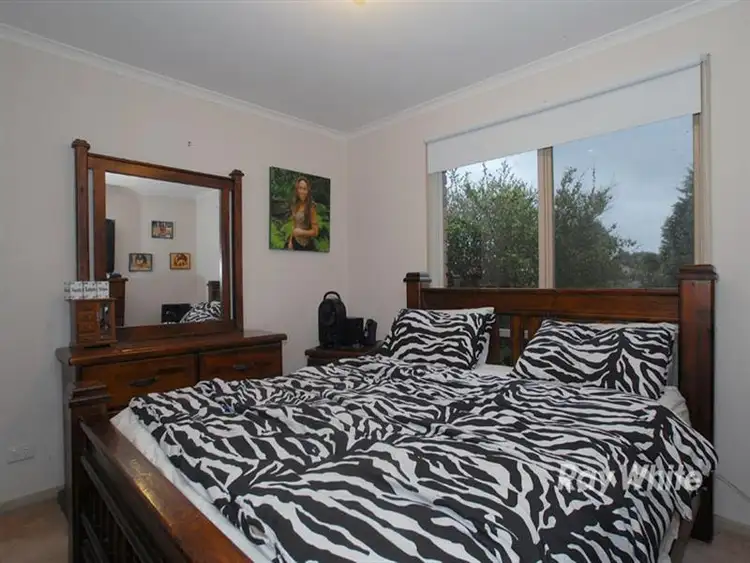 Seventh view of Homely house listing, 9 Tinara Ct, Cranbourne North VIC