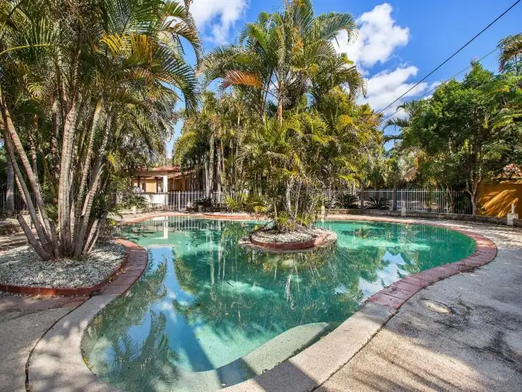 2 Clarence Dr, Helensvale QLD