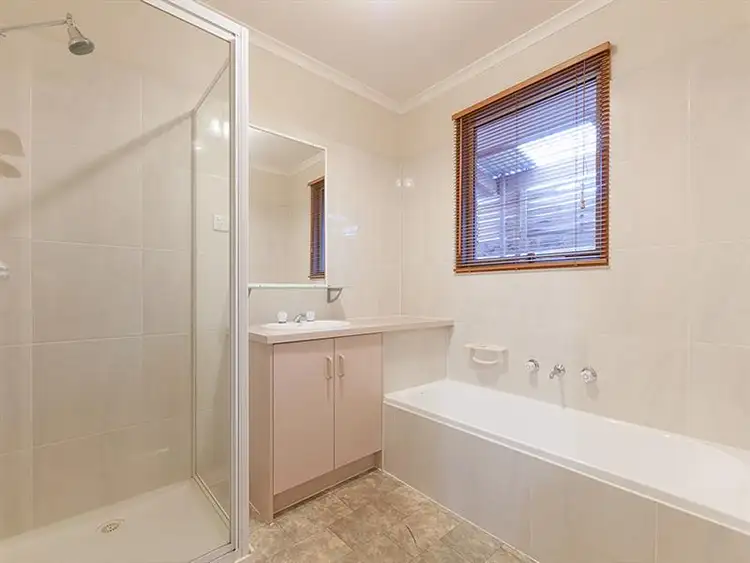 Fifth view of Homely house listing, 28 Yarcombe Cres, Craigieburn VIC