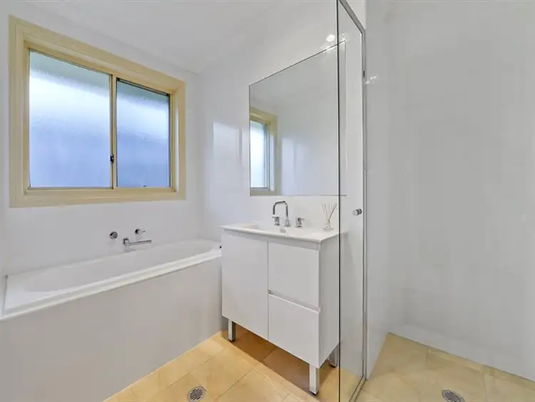 Sixth view of Homely house listing, 2 Oakwood Pl, Hornsby Heights NSW