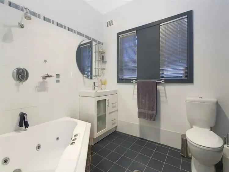 Sixth view of Homely house listing, 70 Panorama Dr, Farmborough Heights NSW