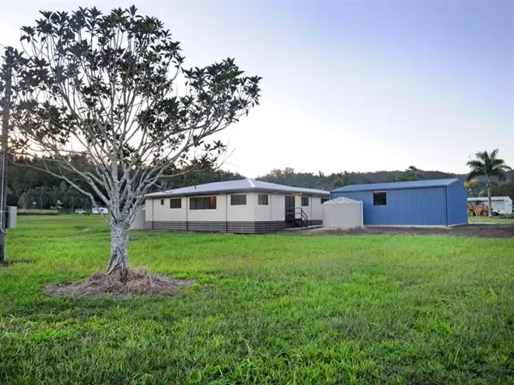 3 Moodys Rd, Strathdickie QLD