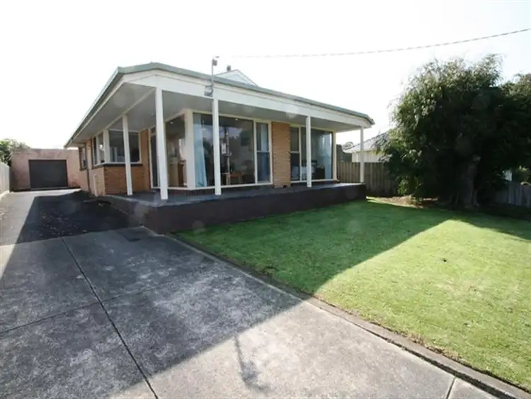7 Beach Cres, Newhaven VIC