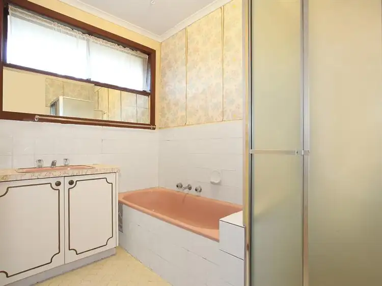 Fifth view of Homely house listing, 2/13 Golf Rd, Oakleigh South VIC
