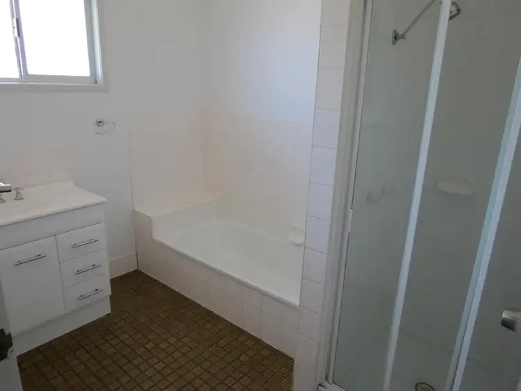 Sixth view of Homely house listing, 3 Charolais Pl, Emerald QLD
