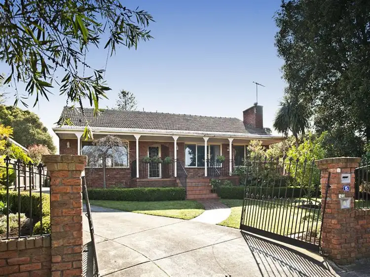 15 Hillside Rd, Mount Waverley VIC