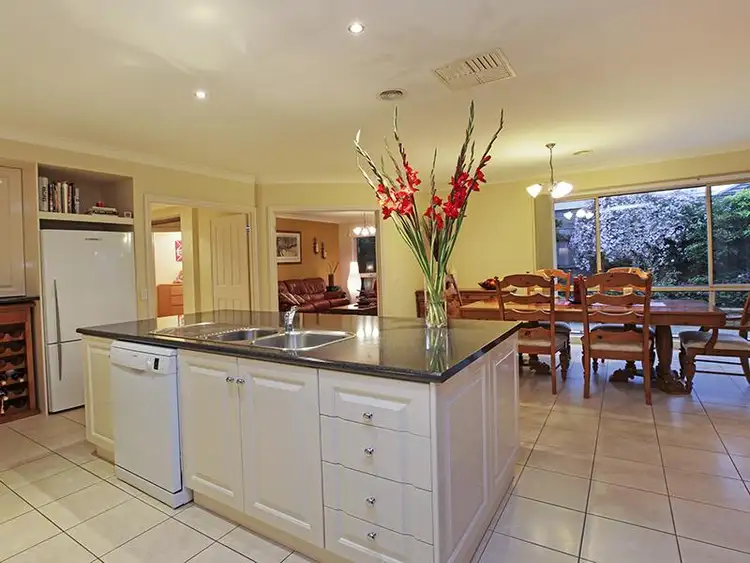 Fifth view of Homely house listing, 2 McEvoy Cl, Highton VIC