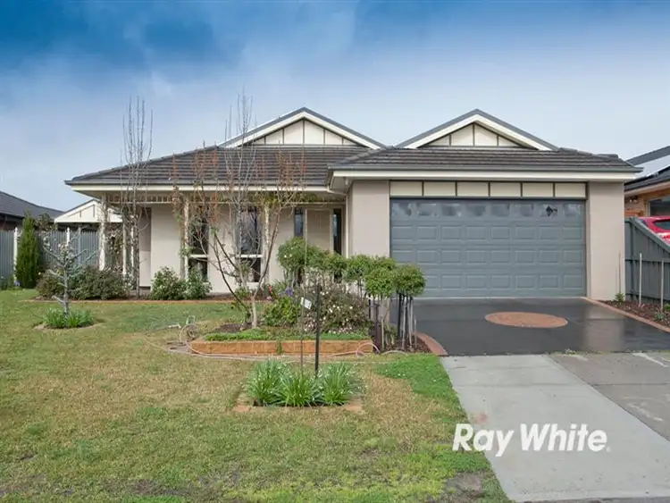 8 Collina Ct, Langwarrin VIC