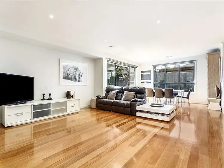 2/9 Cherry Tree Ct, Doncaster East VIC