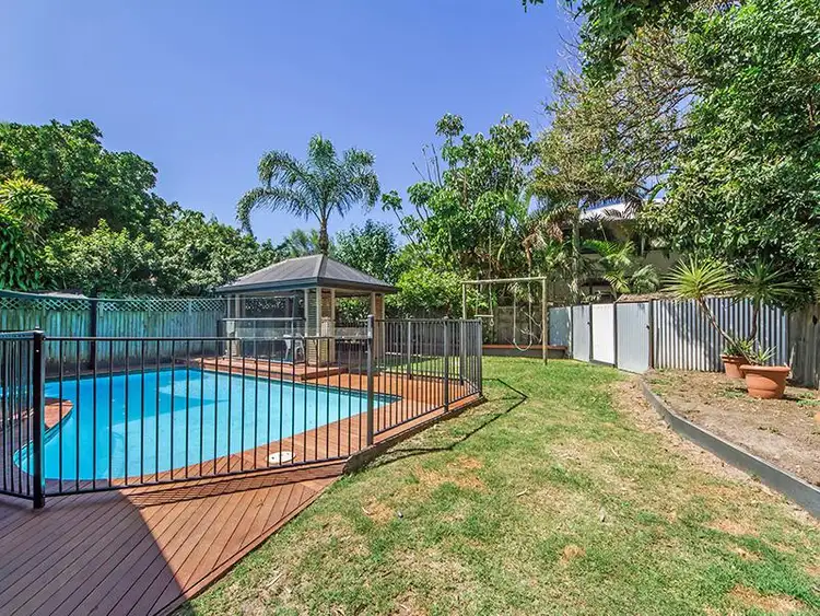 5 Fairway Ave, Southport QLD