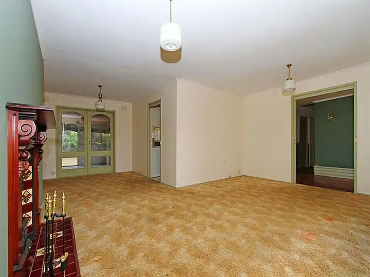 Fifth view of Homely house listing, 4 Bella Ct, Thomastown VIC