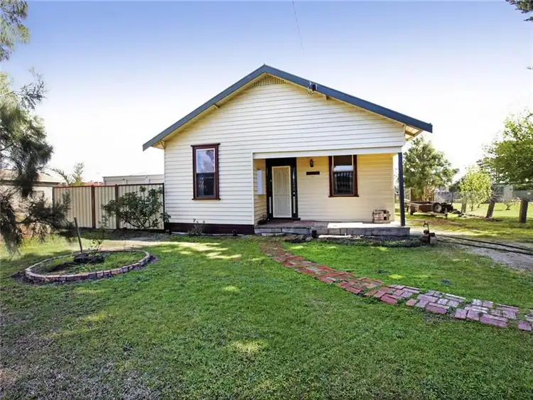 33 River St, Little River VIC