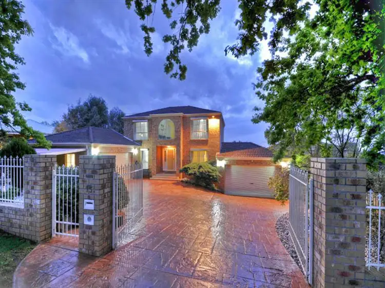 15 Great Oak Ct, Mooroolbark VIC