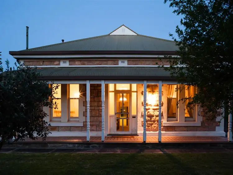 18 George St