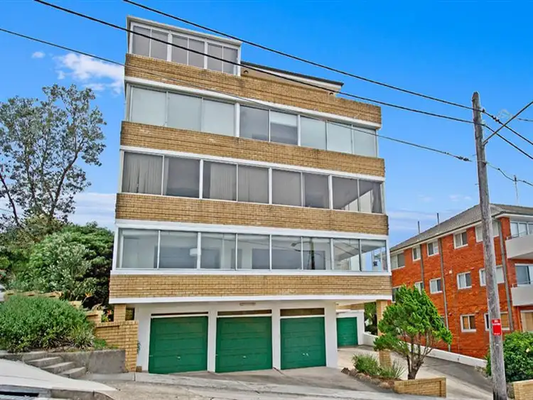 Third view of Homely apartment listing, 2/4 Dundas St, Coogee NSW