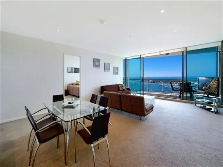 1 Como Cres, Southport QLD