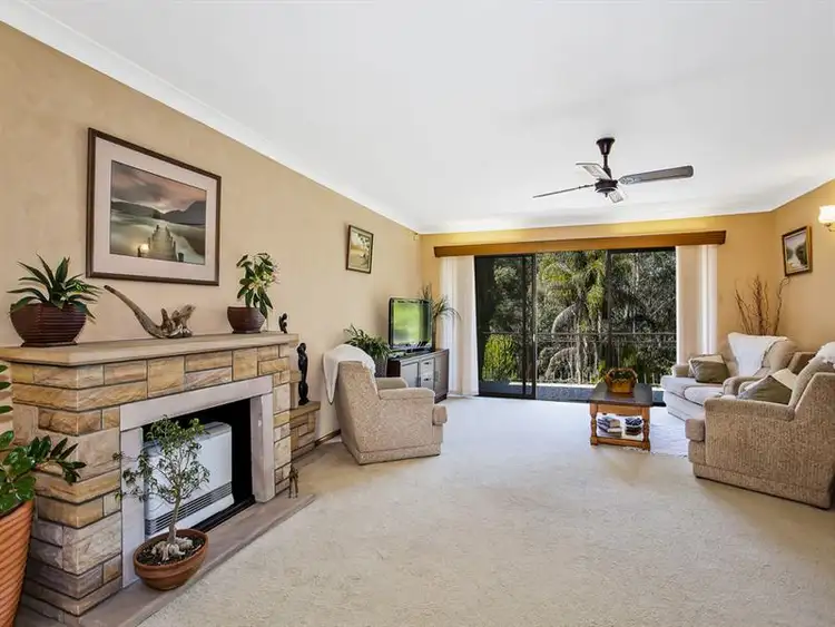 61 Lake Shore Dr, North Avoca NSW