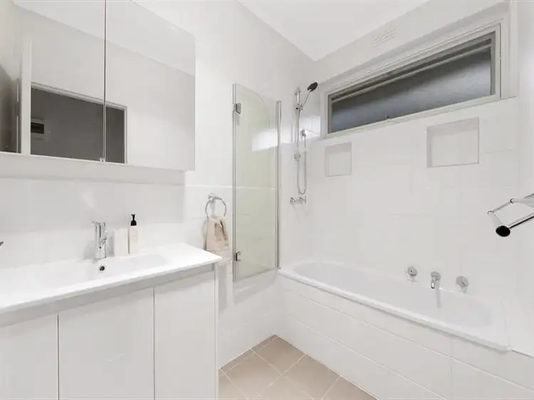 Sixth view of Homely unit listing, 2/13 Gnarwyn Rd, Carnegie VIC