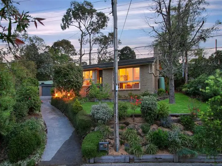 32 Andrew Cres, Croydon South VIC
