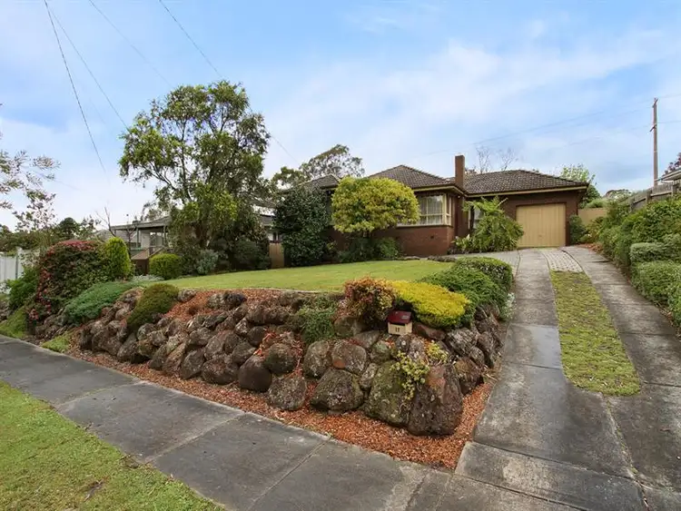 17 GLEN DHU Rd, Kilsyth VIC