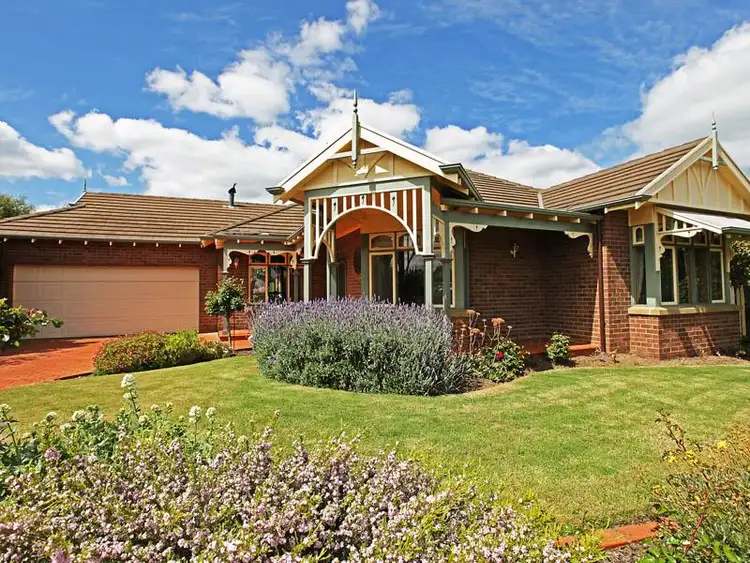 81 Glastonbury Dr, Highton VIC