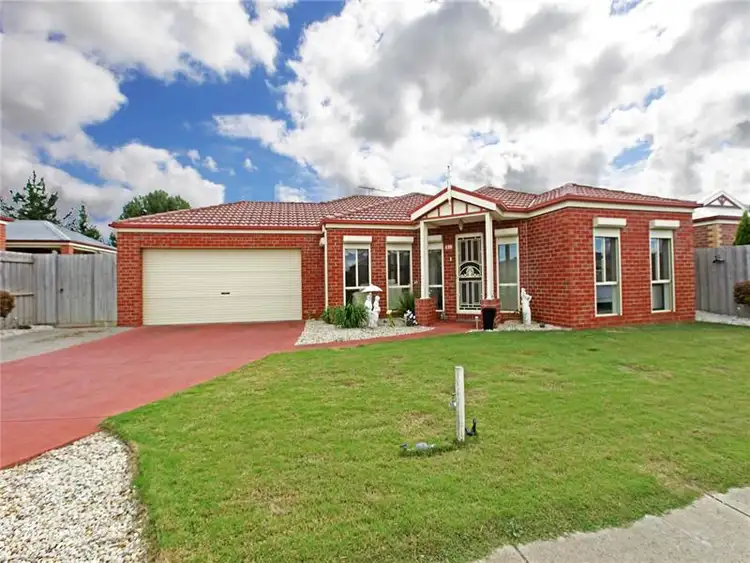 33 Country Gardens Dr, Lara VIC