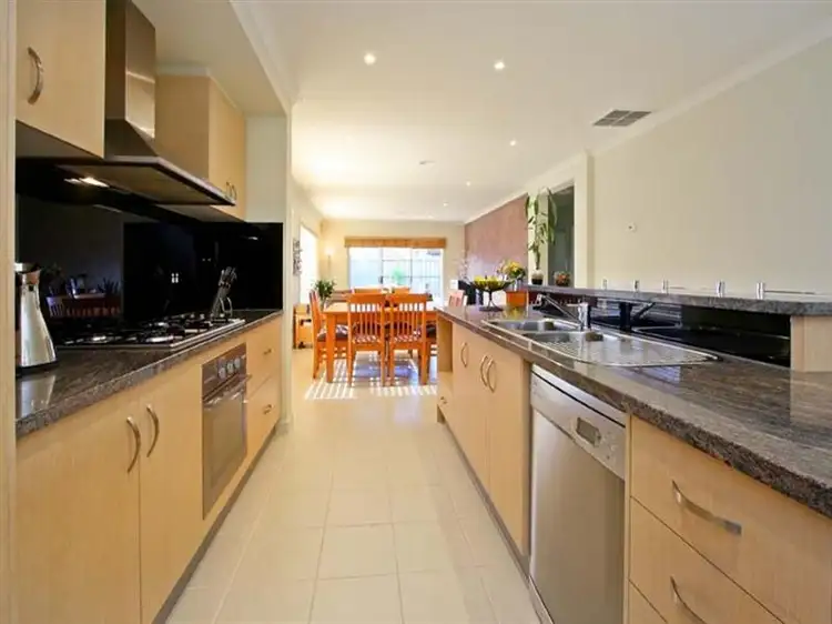 14 Monbulk Cres, Rowville VIC