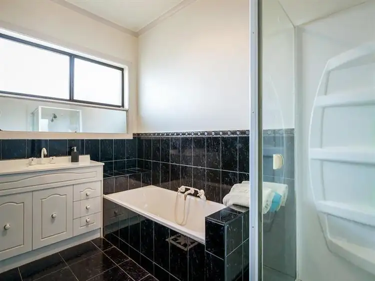 Sixth view of Homely house listing, 6 Sherwood Dr, Thomastown VIC