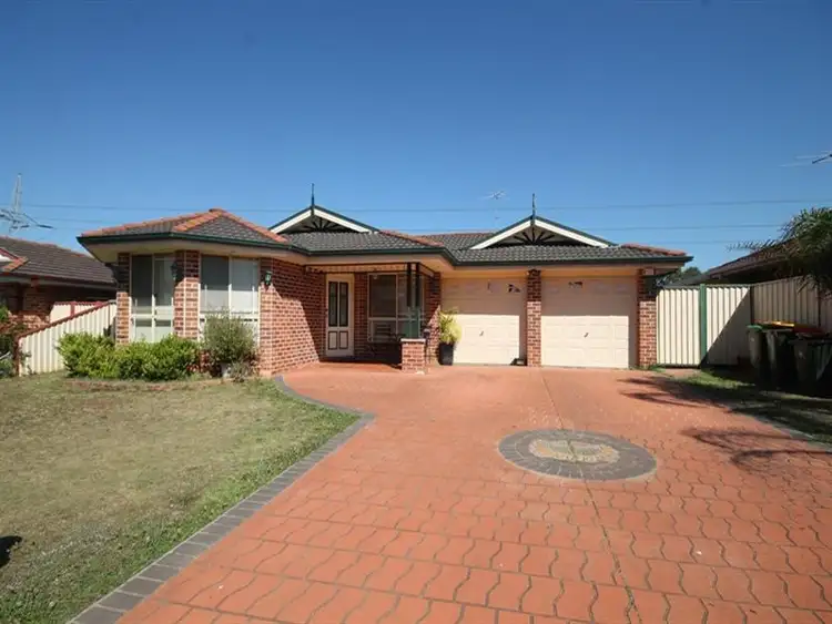 6 Harewood Pl, Cecil Hills NSW