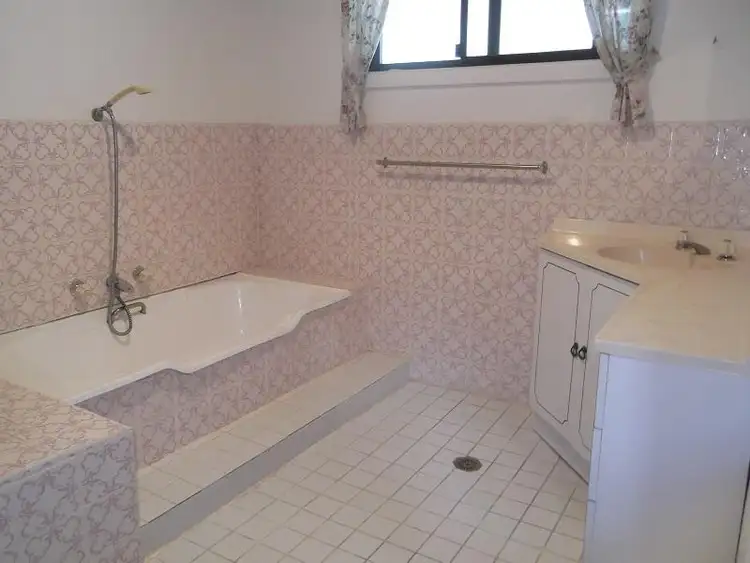 Sixth view of Homely house listing, 32 Comerford St, Cowra NSW