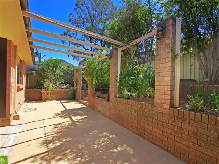 12 Coral Cres, Unanderra NSW